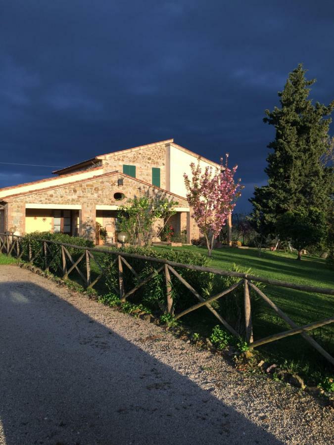 Agriturismo Podere Micitto Usi Bagian luar foto
